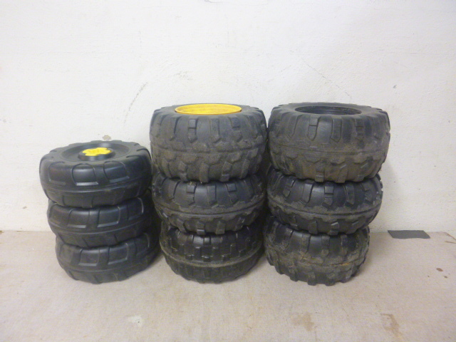 lot 8 image: 9 Plastic Tires