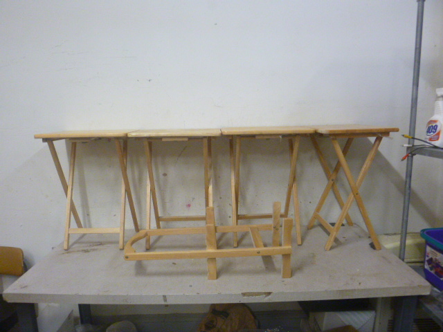 lot 12 image: 4 TV TraysStands