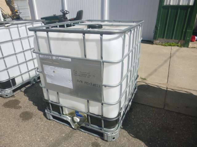 lot 18 image: 250 Gallon Tote