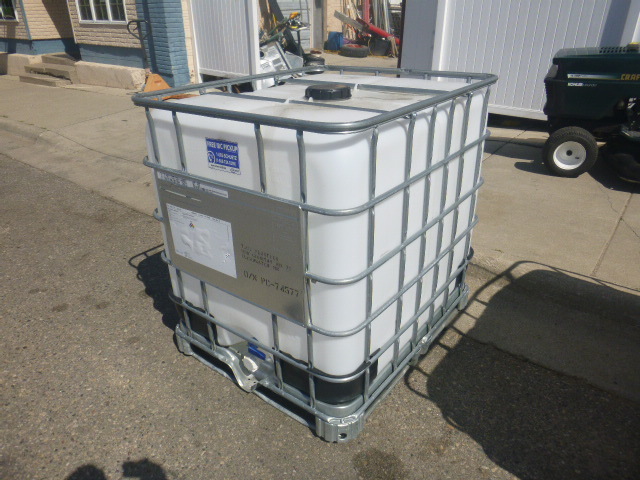lot 20 image: 250 Gallon Tote