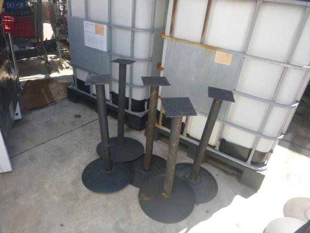 lot 21 image: 5 Metal Stands