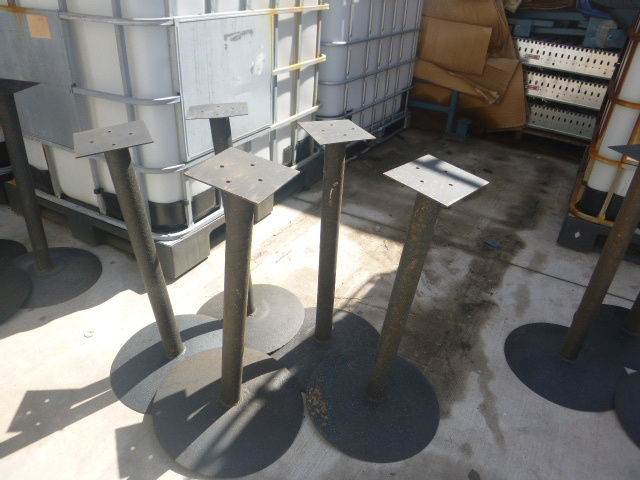lot 22 image: 5 Metal Stands