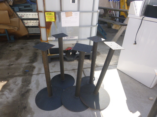 lot 23 image: 5 Metal Stands