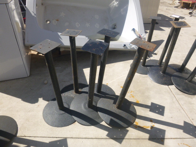 lot 25 image: 5 Metal Stands
