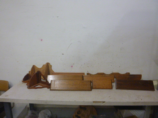 lot 26 image: 11 Miscellaneous Wall Shelves