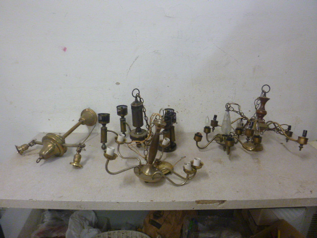 lot 44 image: Miscellaneous Ceiling Light Fixtures