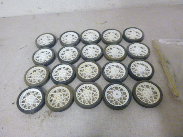 lot 60 image: 20 Wheels