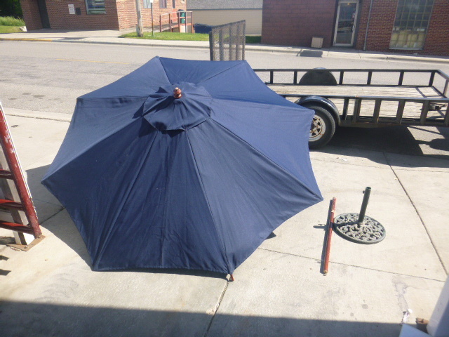 lot 63 image: Patio Umbrella