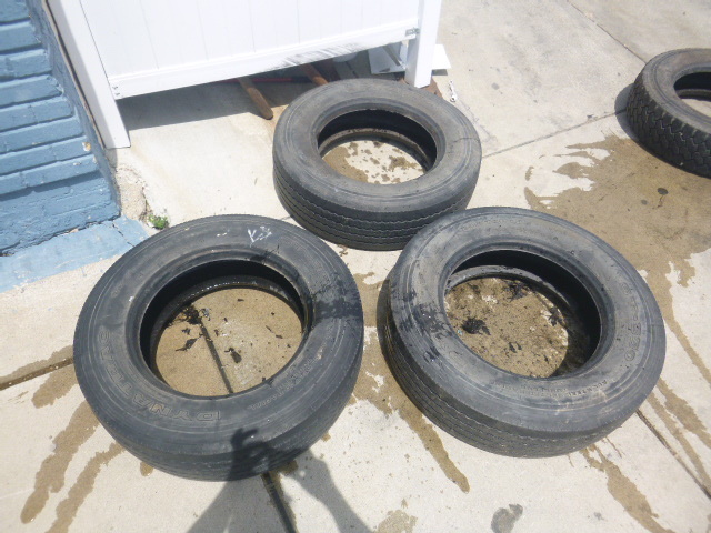 lot 73 image: 3 Dynatrac Tires