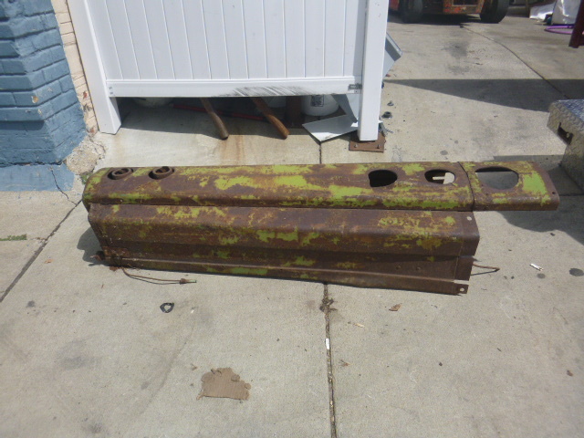lot 84 image: Vintage John Deere Hood