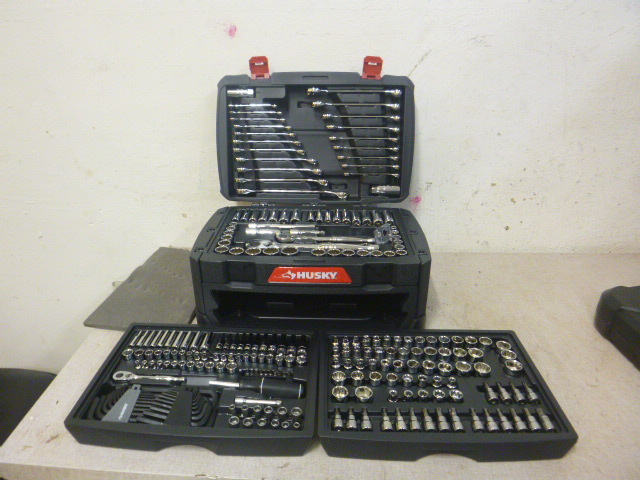 lot 88 image: Husky 268 Piece Tool Set