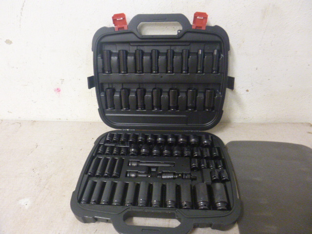 lot 89 image: Husky 64 Piece 12 Drive Impact Socket Set