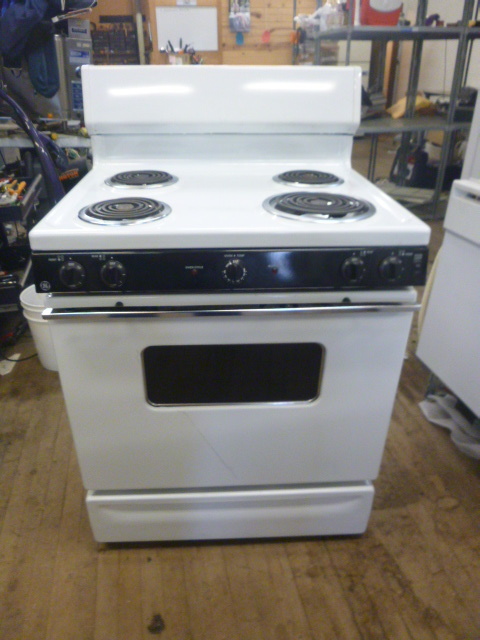lot 3 image: GE Electric Stove
