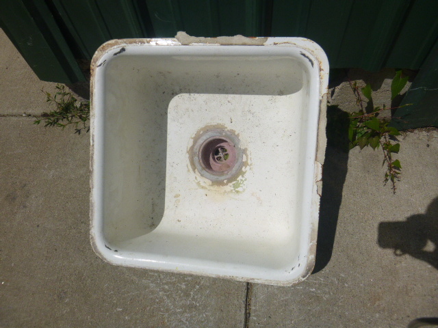 lot 104 image: Metal Sink