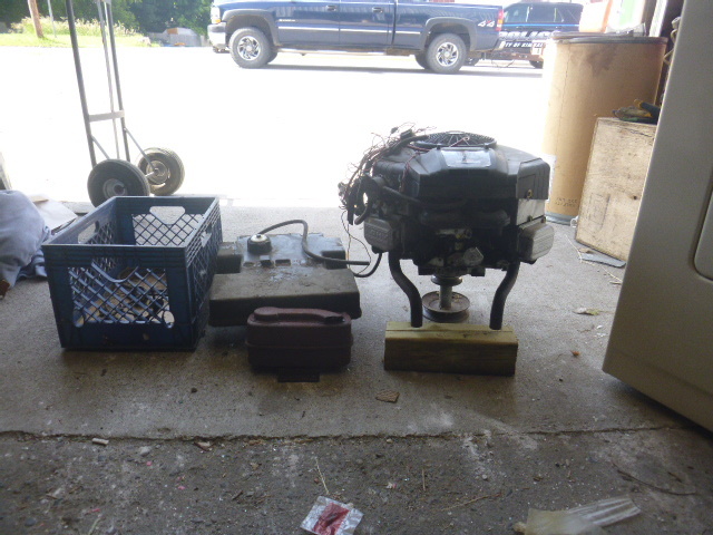 lot 111 image: Craftsman Briggs & Stratton Engine
