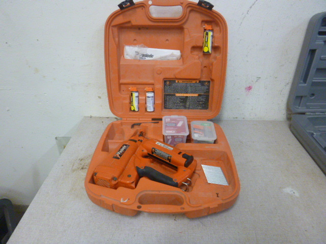 lot 117 image: Paslode Impulse Cordless 16 Gauge Angled Finish Nailer F-16