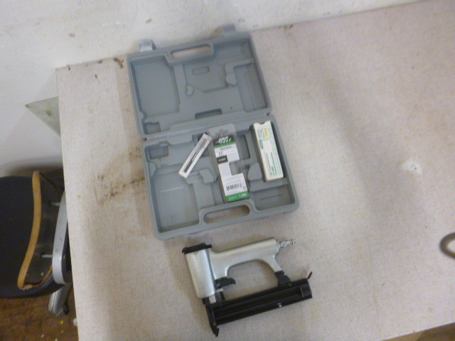 lot 152 image: Air Nailer