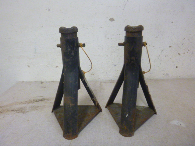 lot 159 image: 2 Jack Stands