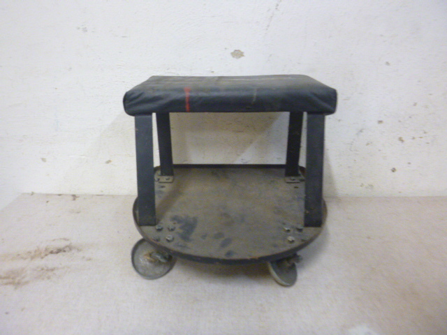lot 164 image: Mr. Goodwrench Shop Stool