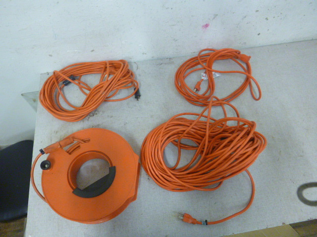 lot 174 image: 4 Electrical Cords