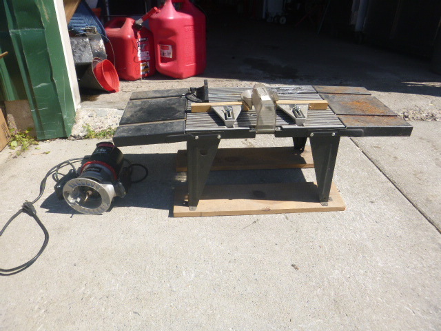 lot 210 image: Craftsman 1 12 HP Router