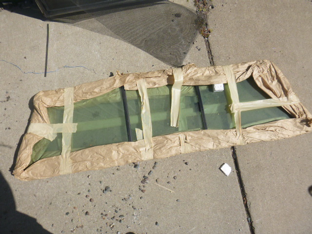 lot 214 image: Rear Sliding Pick-Up Truck Window
