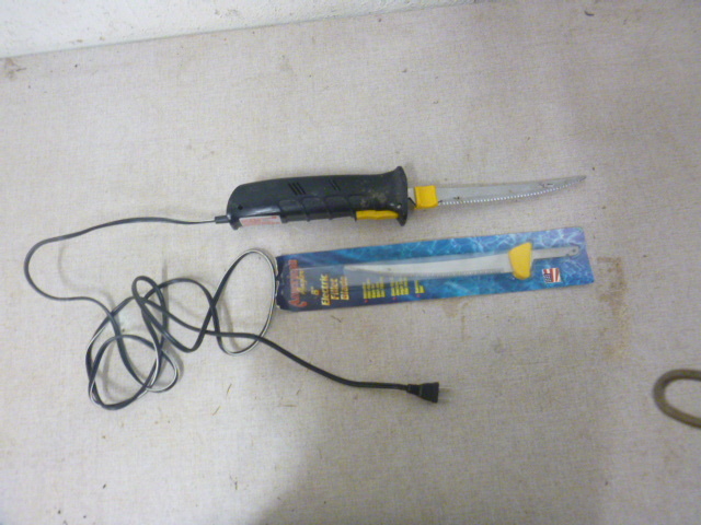 lot 222 image: American Angler 8 Electric Fillet Knife