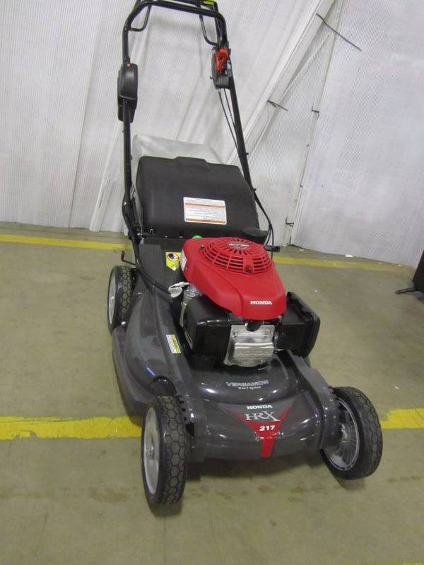 lot 3 image: Honda 21 in. Variable Speed Self-Propelled Electric Start Gas Mower