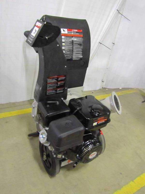 lot 7 image: Brush Master 5 in. x 3.5 in. Dia. 18 HP 457cc Feed, Unique 3-in-1 Discharge, Pro-Duty Chipper Shredder