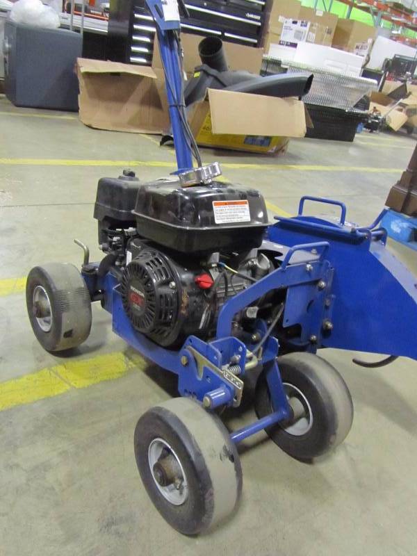 lot 9 image: BlueBird BB550A Bed Bug 5.5 HP (Honda) Landscape Edger
