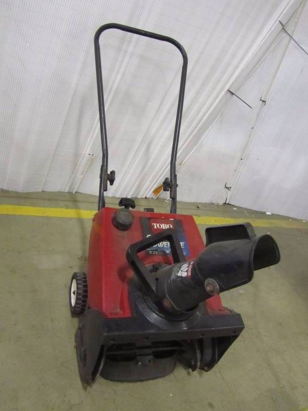 lot 22 image: Toro CCR Powerlite 3.25 HP 16 Snow Blower