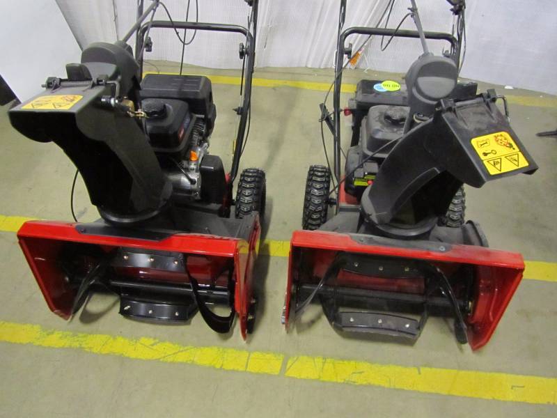 lot 27 image: (2) Toro SnowMaster 724 QXE 24 in. Gas Snow Blower