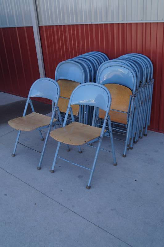 20 Folding Chairs