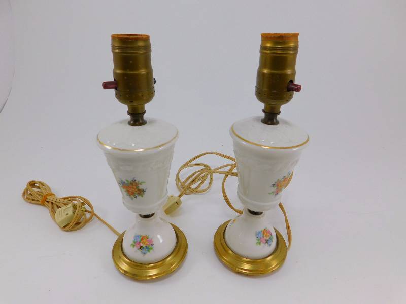 2 Matching Vintage Bedroom Lamps