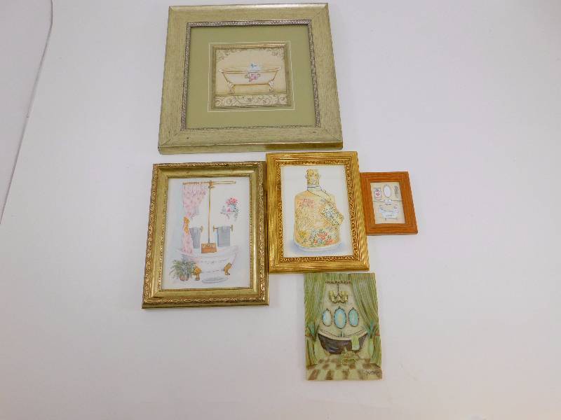 Lot Of Bathroom Decor