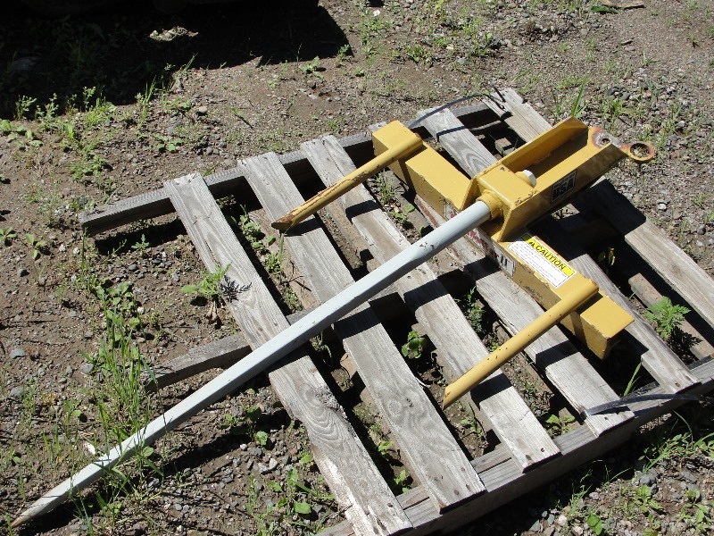 KING CUTTER BUCKET MOUNT BALE SPEAR