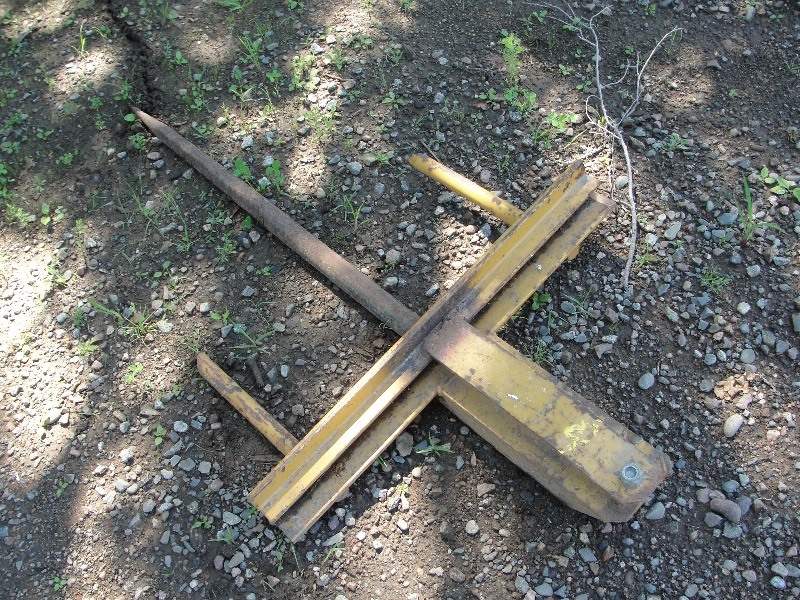 KING CUTTER BUCKET MOUNT BALE SPEAR