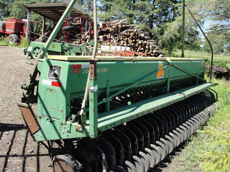 JOHN DEERE  18 FT. GRAIN SEEDER
