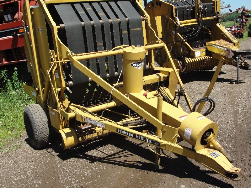 VERMEER 605A  ROUND BALER