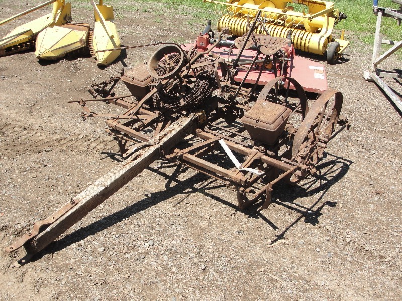 HAYES 2-ROW CORN PLANTER