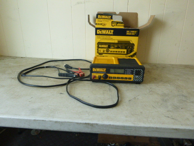 lot 3 image: DeWalt Battery Charger and Maintainer
