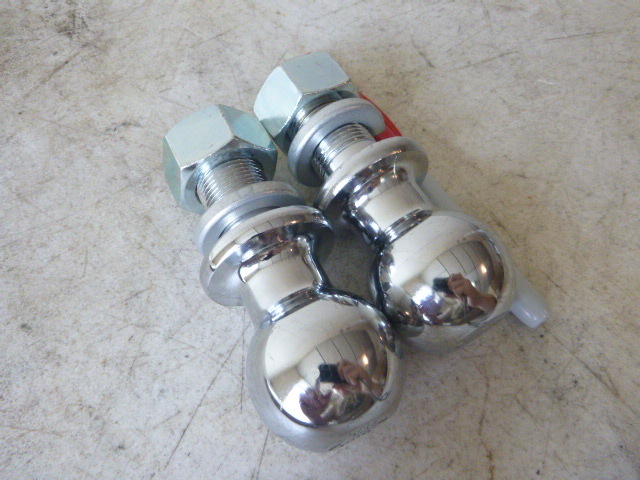 lot 27 image: 2 - 1 78 Balls