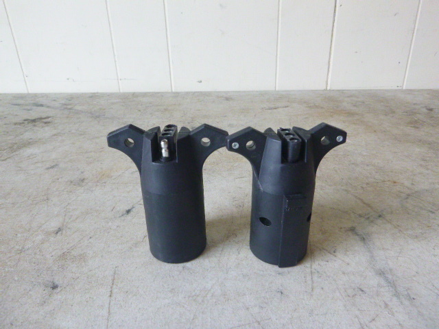 lot 35 image: 2 7-Pin to 4-Pin Conversion Plugs