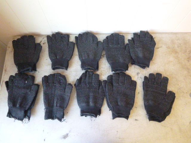 lot 125 image: 10 Pair of Gloves
