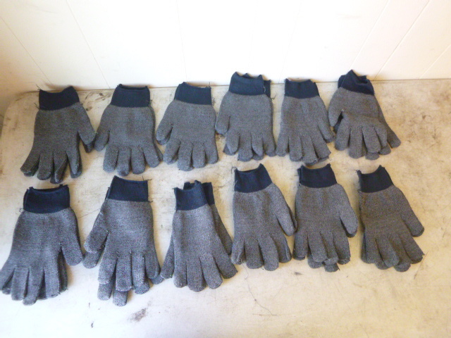 lot 126 image: 12 Pair of Gloves
