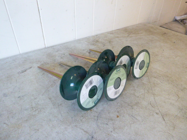 lot 135 image: 4 Orbit Hose Guides