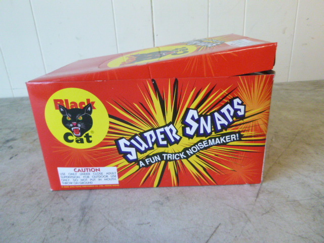 lot 139 image: 40 Packs of Black Cat Super Snaps