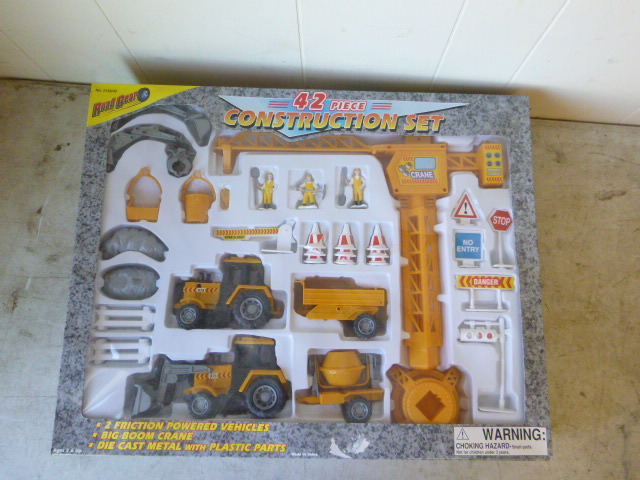 lot 144 image: Road Gear Construction Toy Set