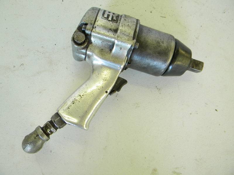 lot 25 image: Ingersoll Rand Impact Tool