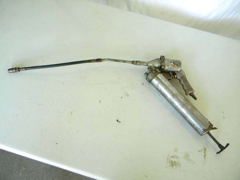 lot 28 image: Grease Gun Air Tool